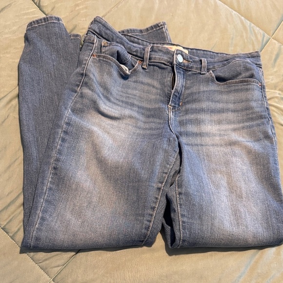 Levi Strauss Signature Denim - Classic Denim Women's Straight Leg Jeans